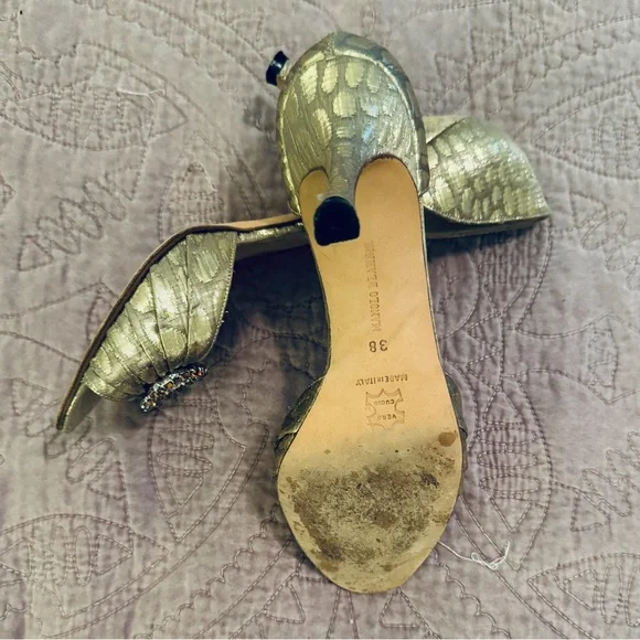 Manolo Blahnik Gold Heels Elegant Design - Picture 2 of 6